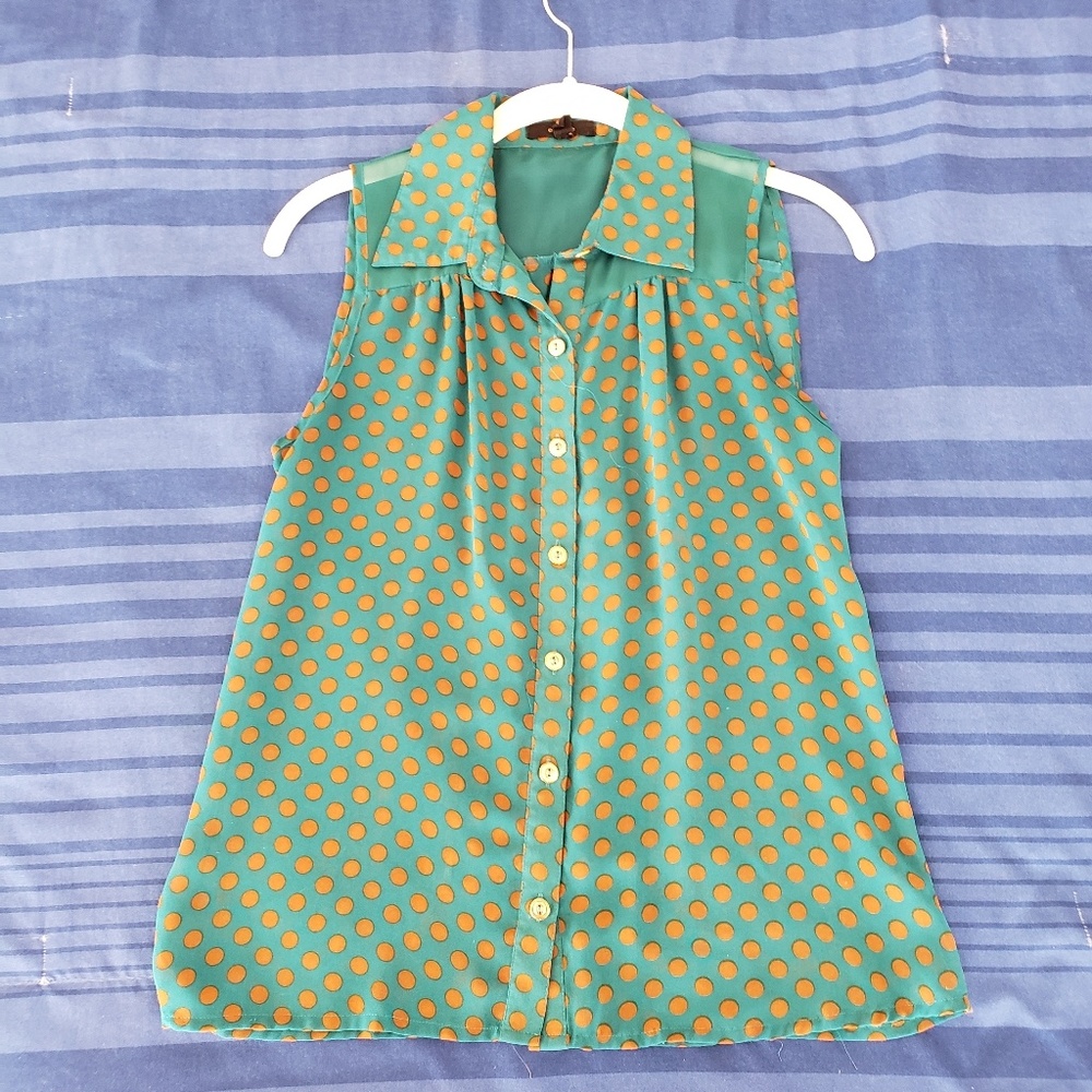 Light comfy Egde dressy polka-dot button up